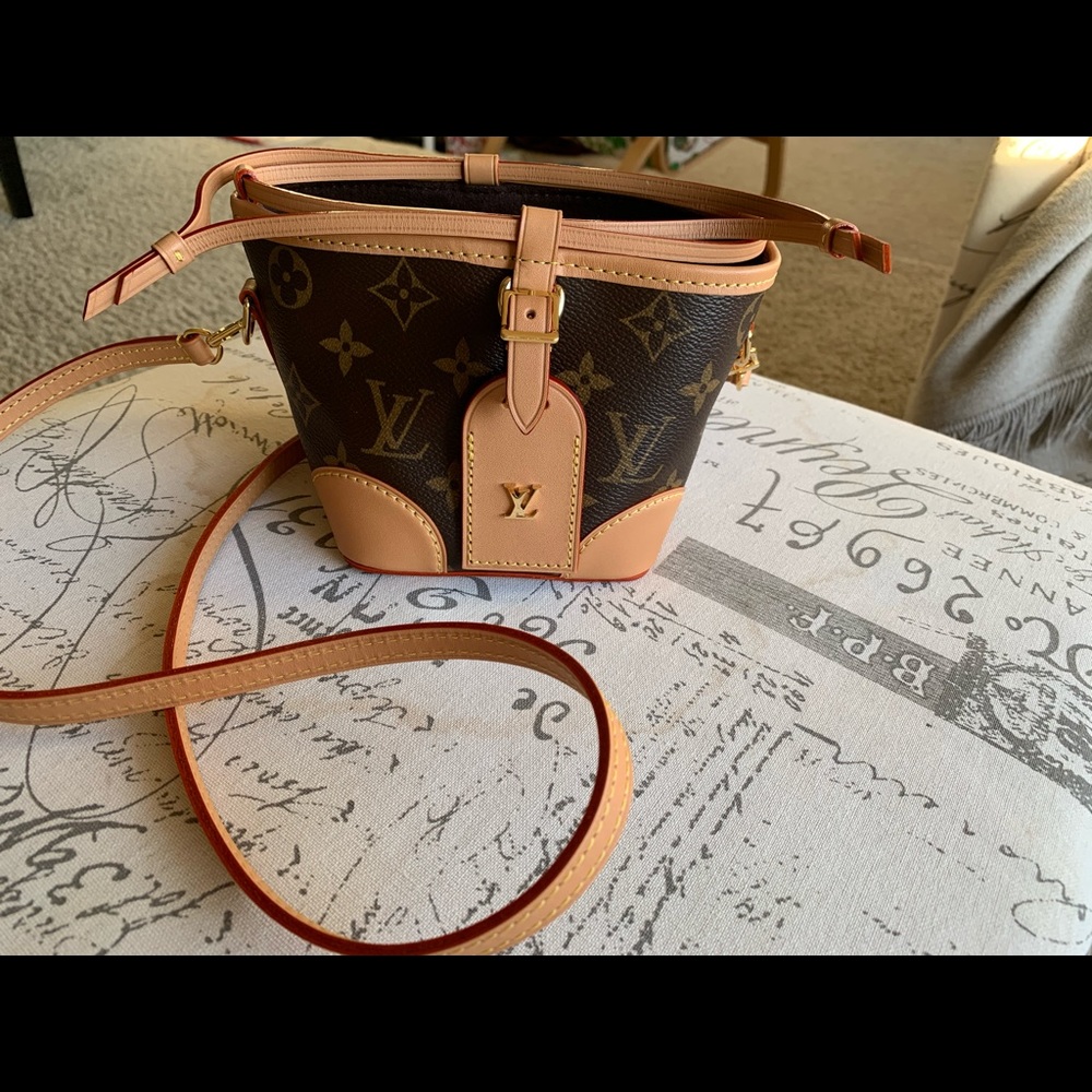 LV mini now purse -99% new